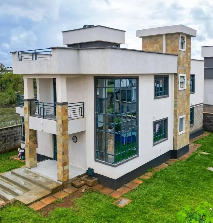 A flat roof maisonette in Kenyatta road